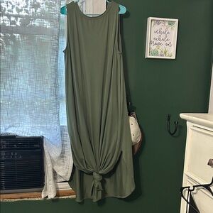 Chic Sleeveless Olive Maxi Dress
